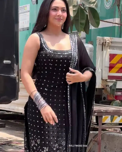 Black Sleeveless Salwar Suit Set With Dupatta Front