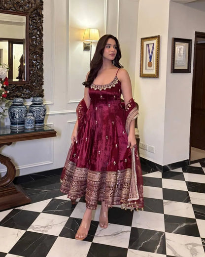 Sleeveless & Backless Anarkali Suit 