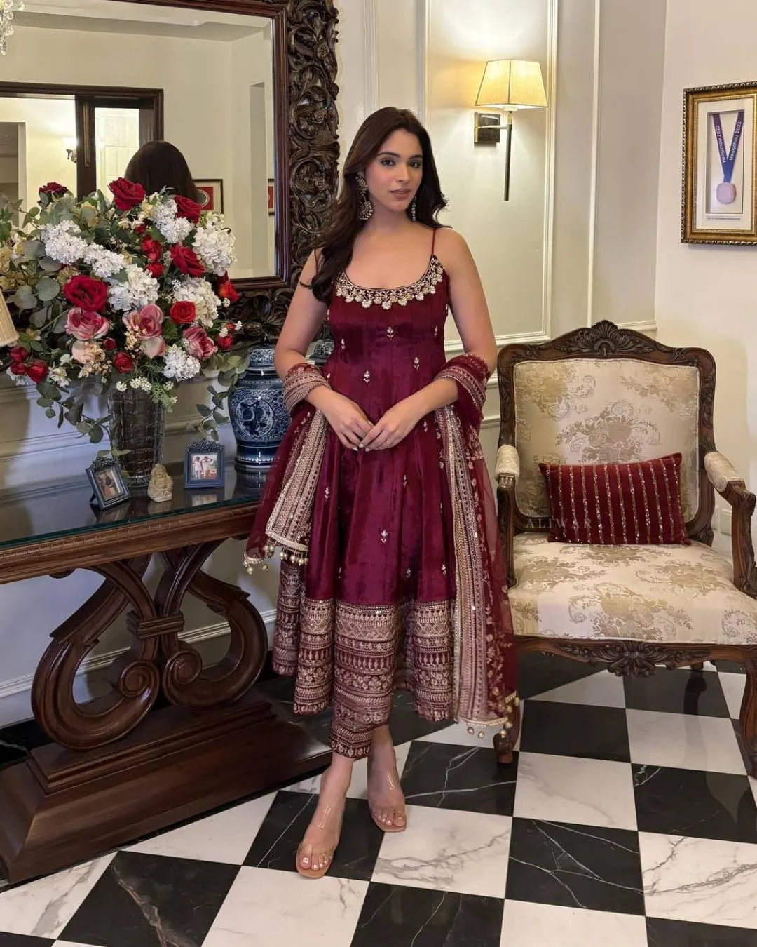 Sleeveless & Backless Anarkali Suit 